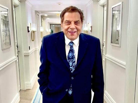 Veteran Actor Dharmendra admitted to hospital [ FULL VIEW ]