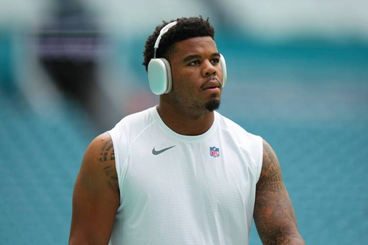 Dolphins' Chop Robinson out vs. Bills with concussion