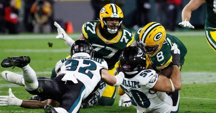 EAGLES 10, PACKERS 7 | Fourth-down failure: How the Packers’ mismanagement — and the Eagles knowing what was coming — doomed the most critical play of the game