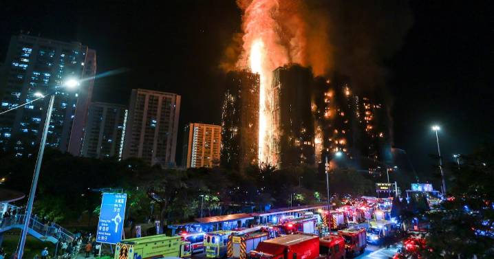 Aumentan a 36 los muertos a causa de un incendio que afecta a varios rascacielos en Hong Kong