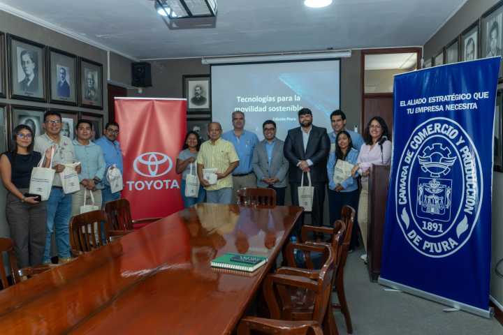 Especialista de Toyota destaca en Piura los beneficios de los vehículos híbridos y eléctricos