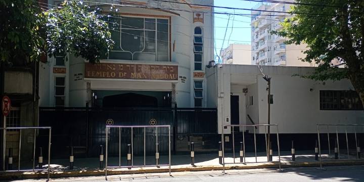 Detuvieron a un hombre que escupió un templo de la comunidad judía en Villa Crespo