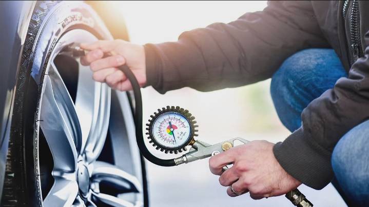 Tire pressure drops in the cold: Should I put air in my tires?
