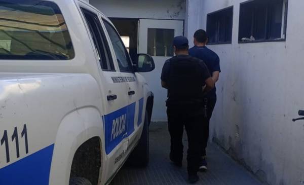 Detienen a hombre con pedido de captura en supermercado de Comodoro