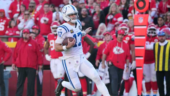 Daniel Jones limited at practice Wednesday, will play on Sunday vs. Texans