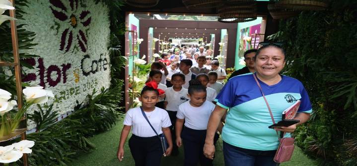 Niños de Caripe se sumergen en el maravilloso mundo de las flores y el café