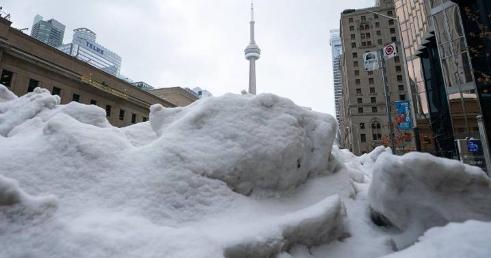 Record snowfall buries GTA, causes road chaos