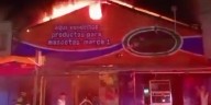 Fuerte incendio consume negocio de alimento para mascotas en la colonia Morelos, CDMX