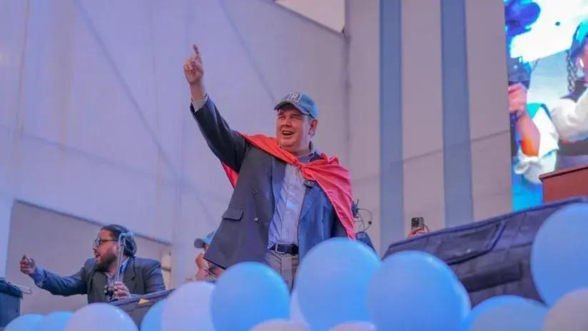 Rafael López Aliaga inauguró su local de campaña en La Victoria