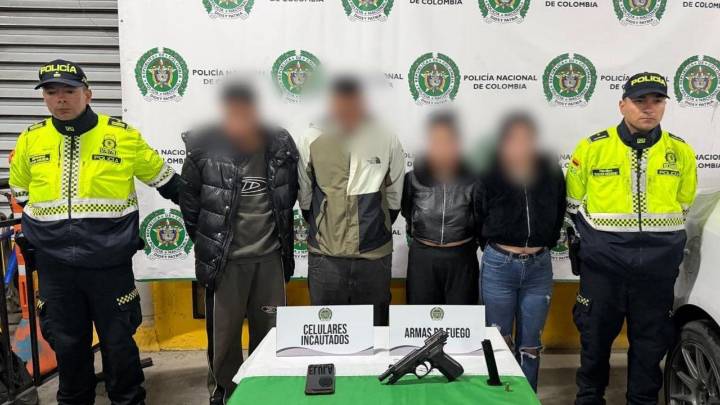 Cuatro capturados en Bogotá tras robar un carro y esconderlo en parqueadero de Santa Fe