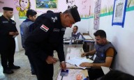 Fuerzas de seguridad y desplazados comienzan a votar en elecciones parlamentarias de Irak