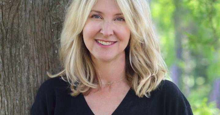 'Poison Wood': A Louisiana setting, strong lead and loads of secrets add up to another page