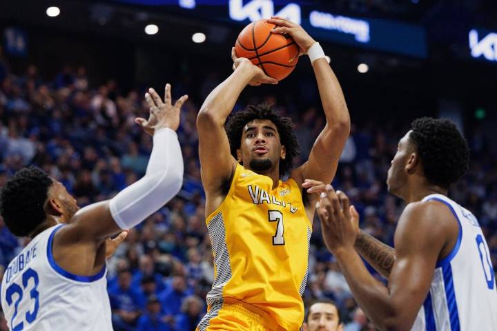 Deadspin | Malachi Moreno helps No. 9 Kentucky overwhelm Valparaiso