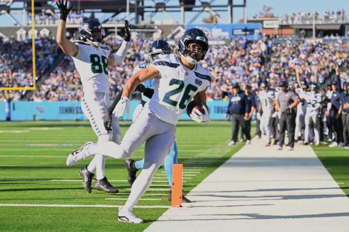 Sam Darnold throws for 244 yards 2 TDs as Seahawks beat the Titans 30