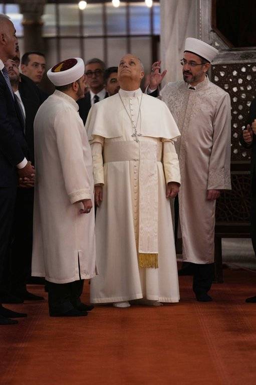 Pope Leo XIV visits the iconic Blue Mosque on the second day of his trip to Turkey
