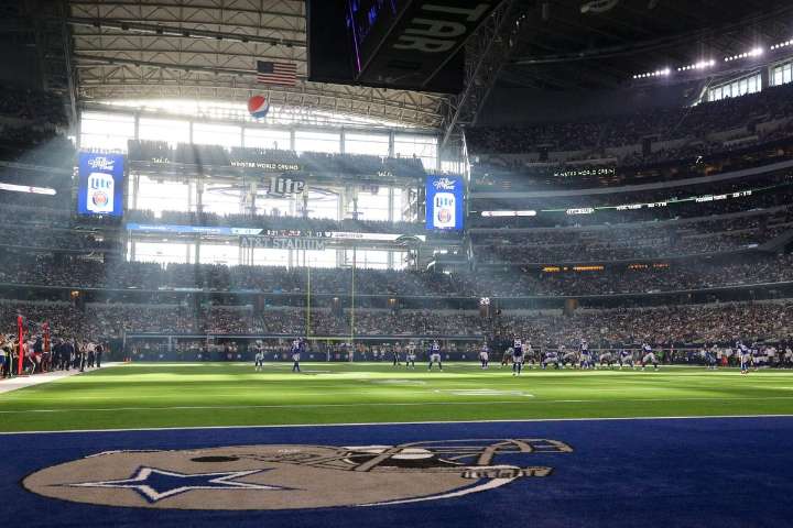 George Pickens is latest to complain about sun at AT&T Stadium, and the issue isn't going away