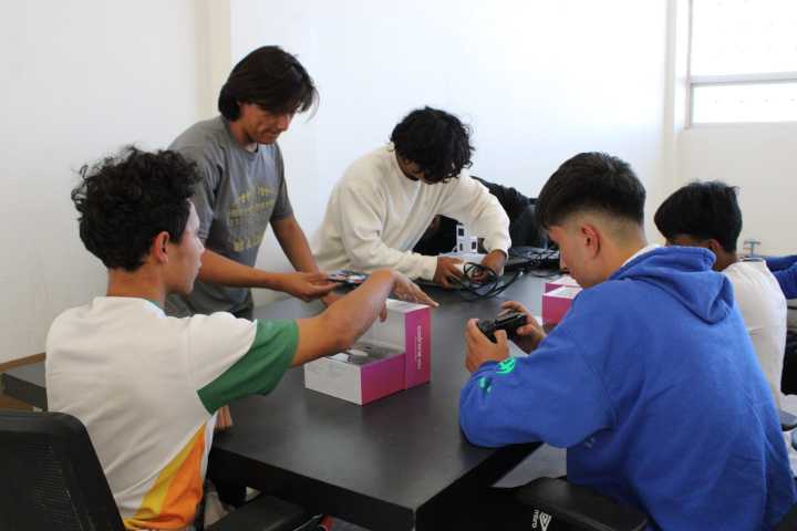 Imparte UT Paso del Norte curso de Python y manejo de drones a estudiantes del CECyTECH No.9