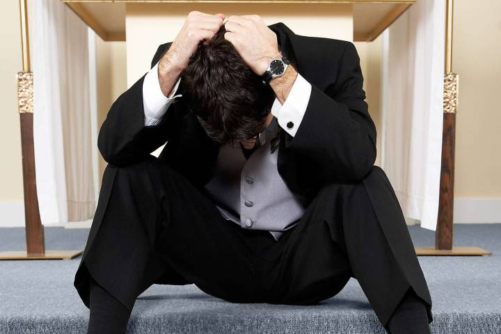 Groom's Sister Accused of 'Sabotaging' His Wedding After Freezing Credit Card