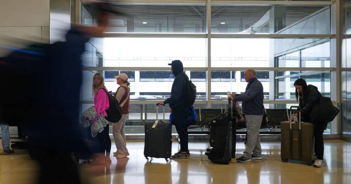 US airlines' daily cancellations top 2,000 for first time since shutdown cuts began |
