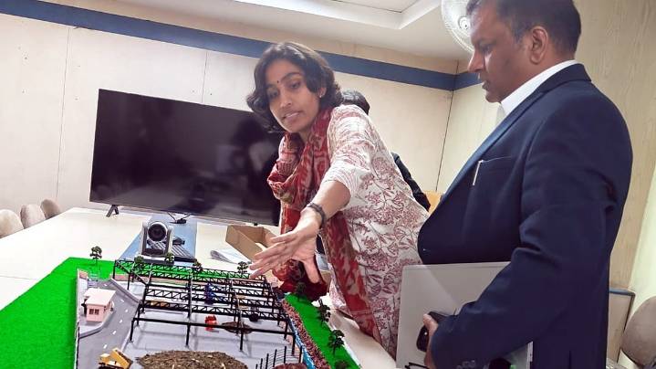 Bhopal News: BMC Commissioner Reviews 1st Model Of Bio