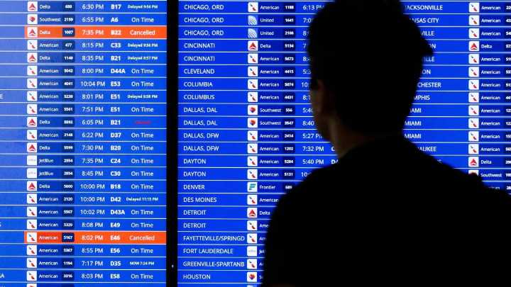 Trump elimina el plan de la era Biden para compensar a los pasajeros por las interrupciones de los vuelos