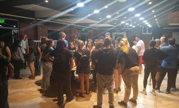 Tensión por una fiesta de colegios en un salón