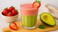 Smothie cremoso de palta y frutilla: sano, rico y perfecto para el desayuno o merienda