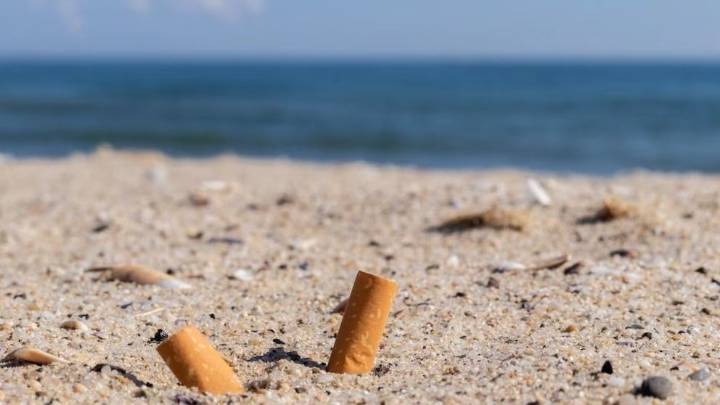De cuánto será la multa por fumar en la playa en Mar del Plata