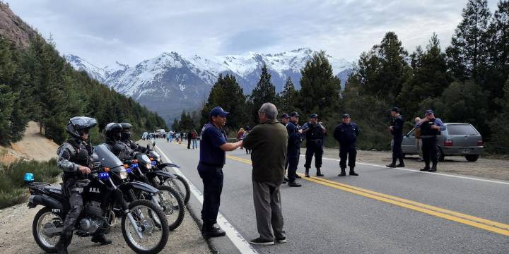 Mapuches que fueron desalojados de Villa Mascardi mantienen sus rituales en tierras fiscales: las razones