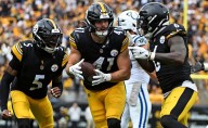 Steelers hacen tropezar a Indianápolis