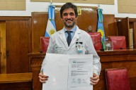 Vecino Destacado: el Concejo honró el compromiso médico y humano del doctor Fernando Santomil