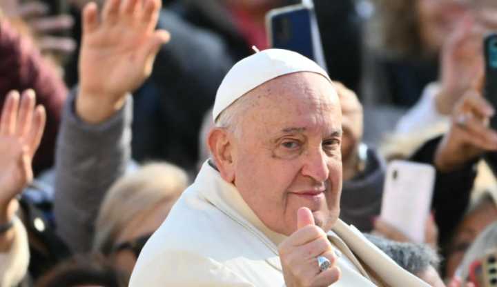 Una cámara Leica del papa Francisco subastada en 7.5 millones de dólares