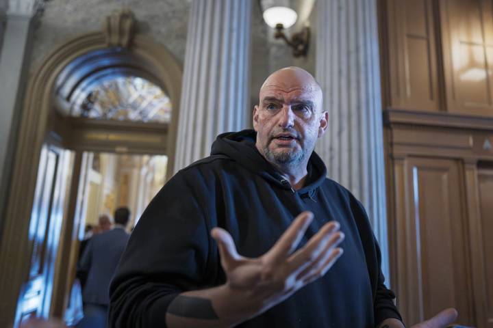 John Fetterman reprueba a Donald Trump por haber amenazado a seis legisladores demócratas