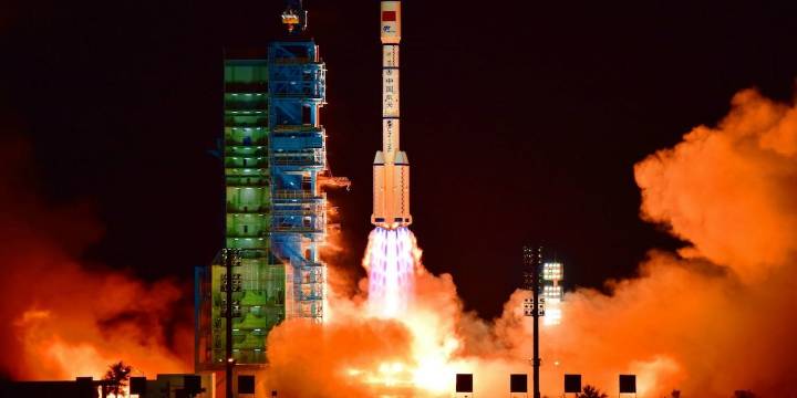 3 BRILLIANT MINUTES: China’s stranded astronauts