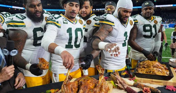 Love serves up Thanksgiving feast as Packers beat Detroit