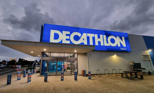 Llega Decathlon a Argentina en noviembre: cuándo abre, dónde y a qué precios venden ropa