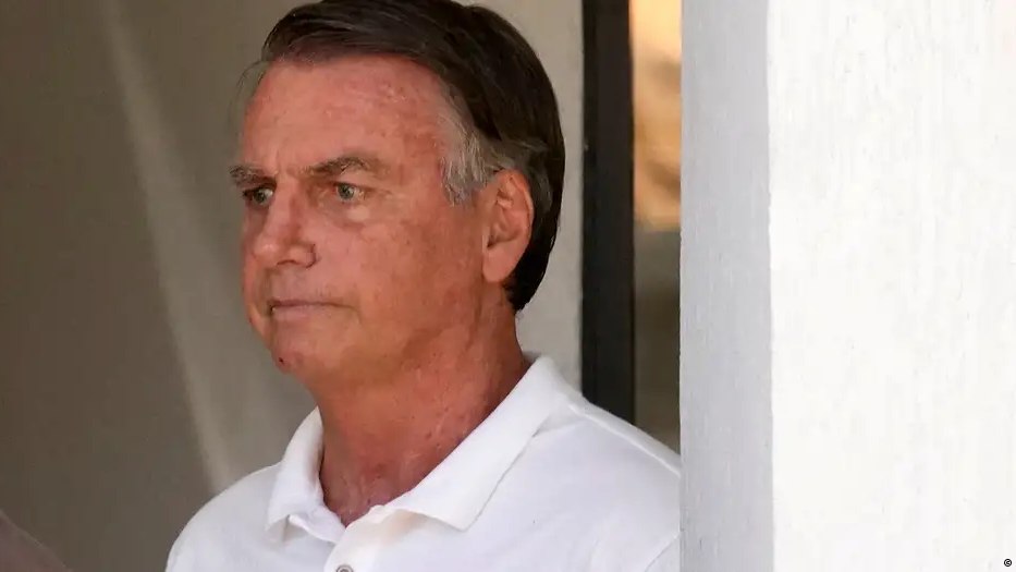 Bolsonaro pide al Supremo de Brasil cumplir condena en casa