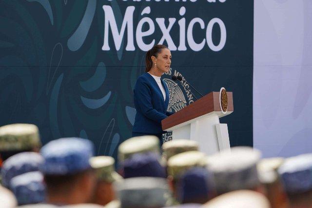 Sheinbaum entrega reconocimientos a militares y civiles que auxiliaron a afectados por las lluvias de octubre