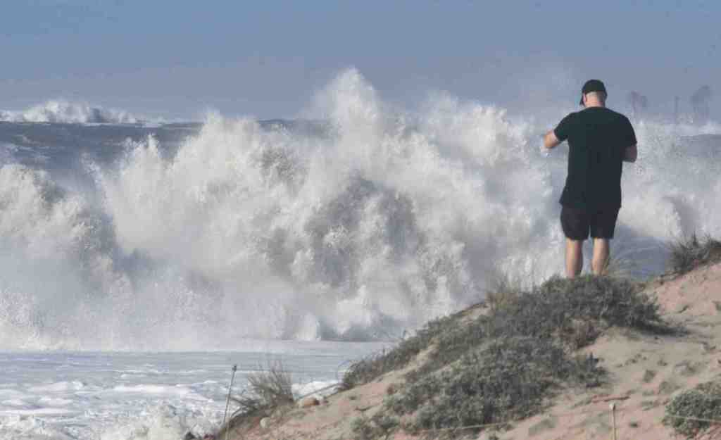Big surf, extreme high tides could cause flooding in some coastal areas through Friday