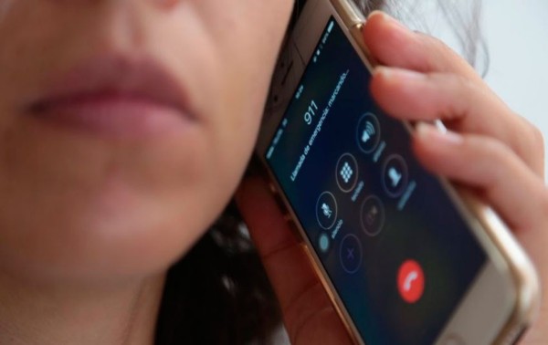 Enfrenta expulsión por llamada falsa al 911