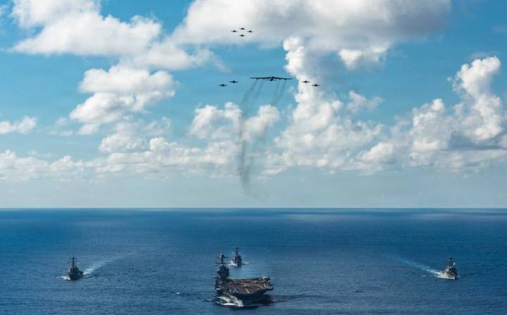 Miami Herald | Con los buques de guerra de EEUU concentrándose en alta mar, la nueva etiqueta de terrorismo se considera como “plazo definitivo” para Maduro