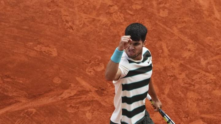 Alcaraz se retira de la Copa Davis debido a una lesión en los isquiotibiales