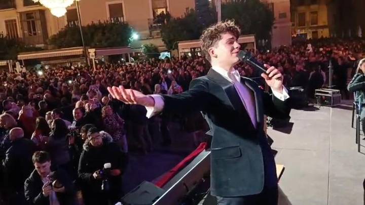 Murcia enciende la Navidad con 'La Parranda' en la voz de un tenor: "Nada que envidiar al Vaticano"
