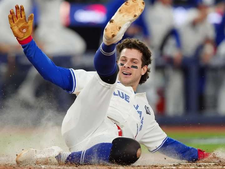 Blue Jays' Ernie Clement spends day after World Series heartbreak at Rochester pub