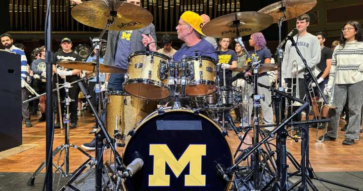 Red Hot Chili Peppers drummer Chad Smith gifts music scholarship to U
