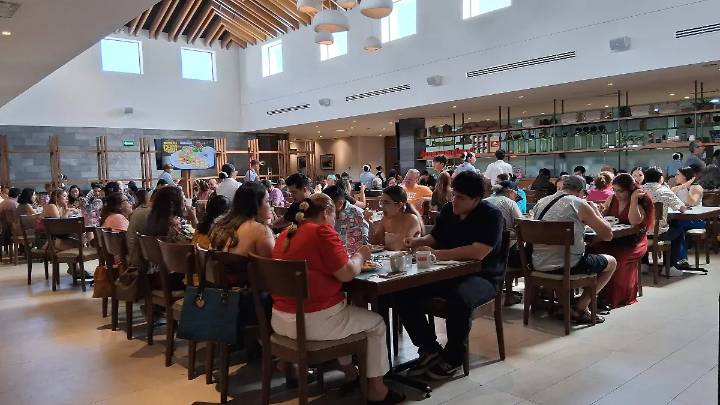 Restaurantes de Mazatlán se llenan este Día de Muertos