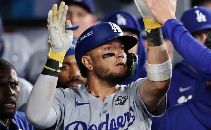 Dodgers’ Miguel Rojas makes his intentions clear to the front office ahead of free agency