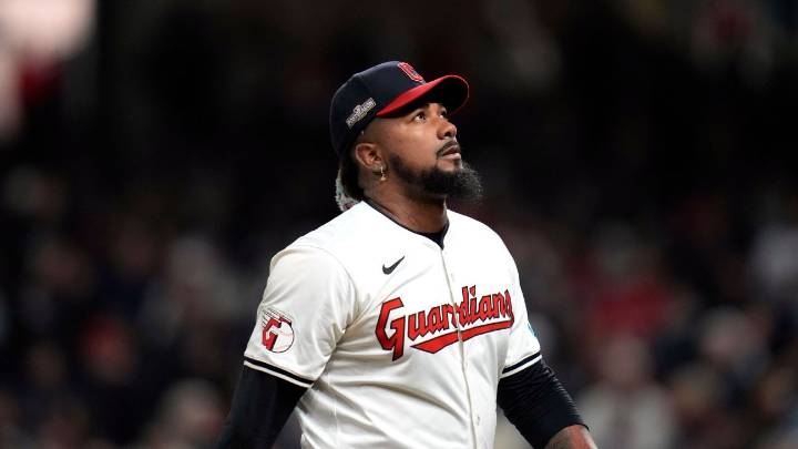 Cómo figuras de MLB cambian carreras millonarias por unos dólares