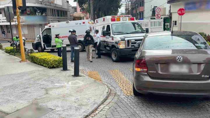 Hombre Termina con Lesiones al ser Atropellado por Conductora en Calles de Xalapa