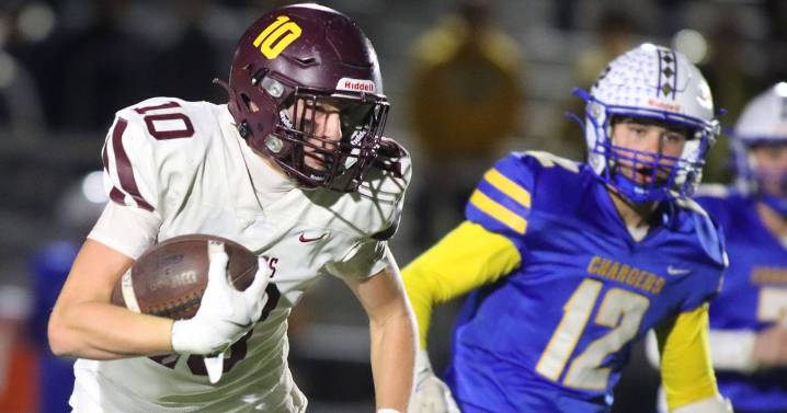 Photos: Richmond-Burton vs. Aurora Central Catholic, Class 3A second-round playoff football – Shaw Local